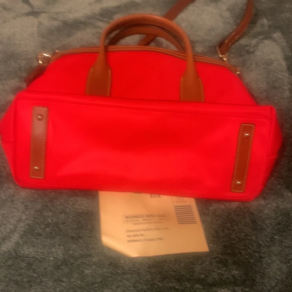 Dooney Bourke med ref blue striped inside. - Picture 2 of 3